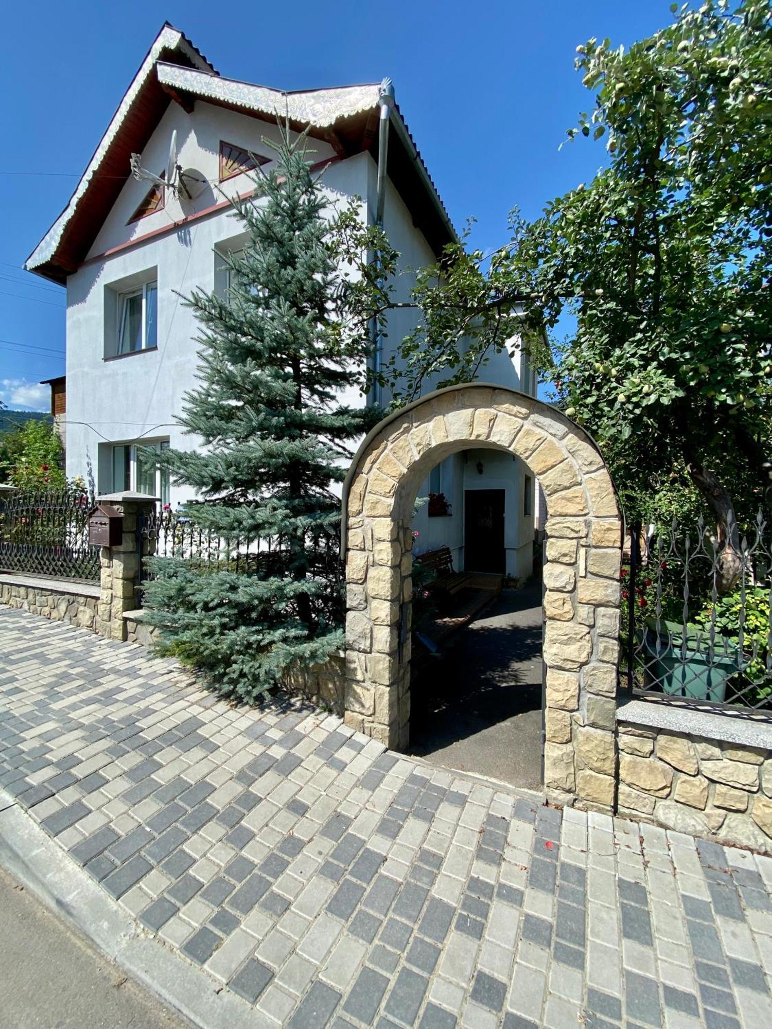 Zyma_Lito Guest House Яремча Экстерьер фото